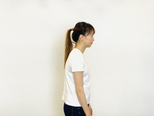 猫背 イメージ